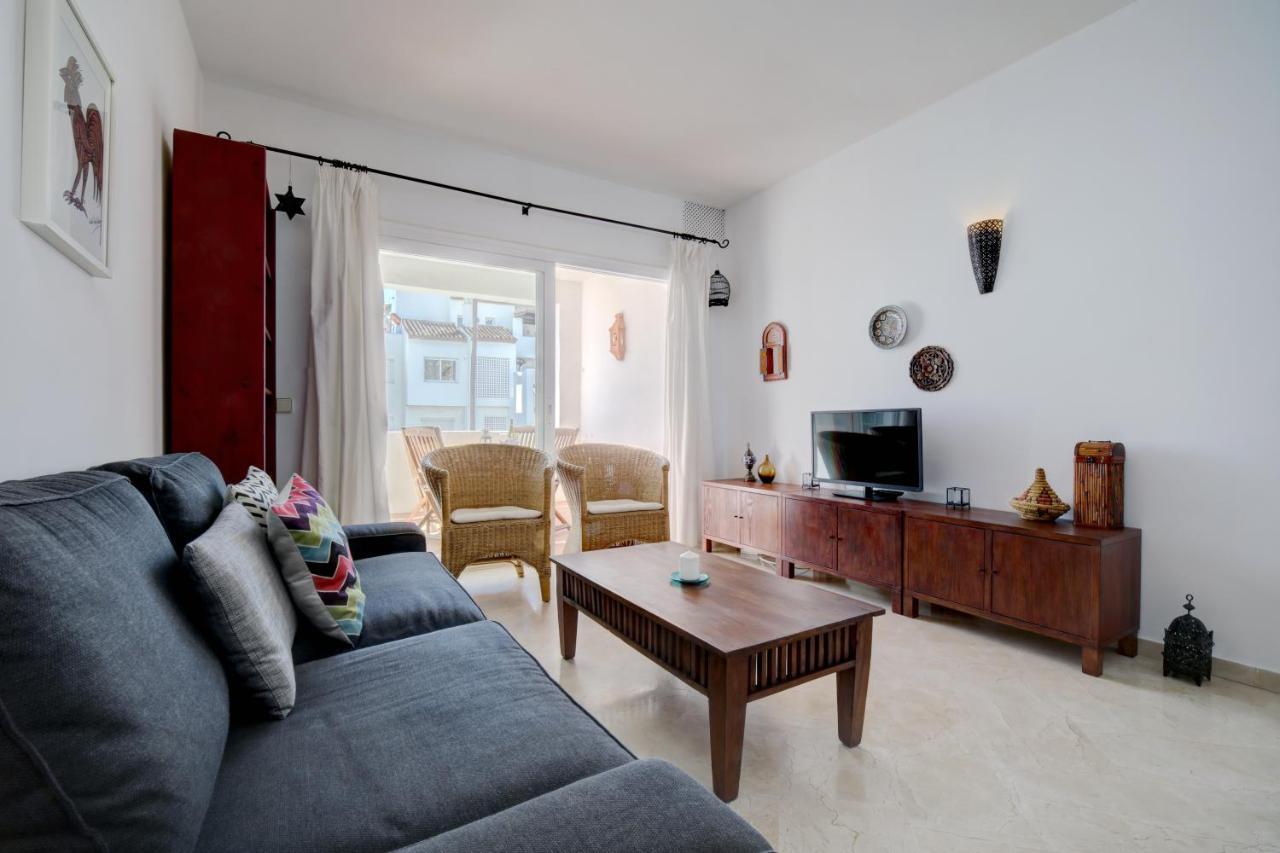 Exceptional Beachfront Complex With Pool In Costalita, Estepona Exterior photo
